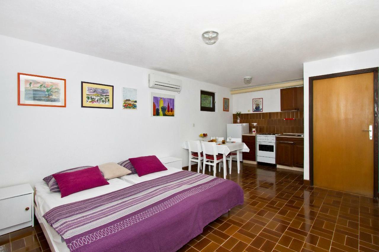 Apartments Maestro Stomorska Kültér fotó